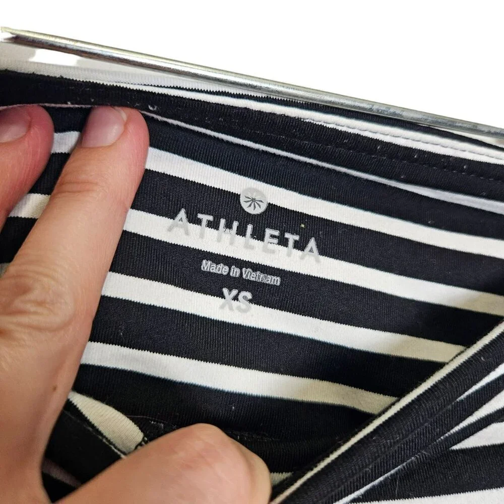 Athleta XS Black & White Striped Cropped Leggings - Yoga‎ Pants